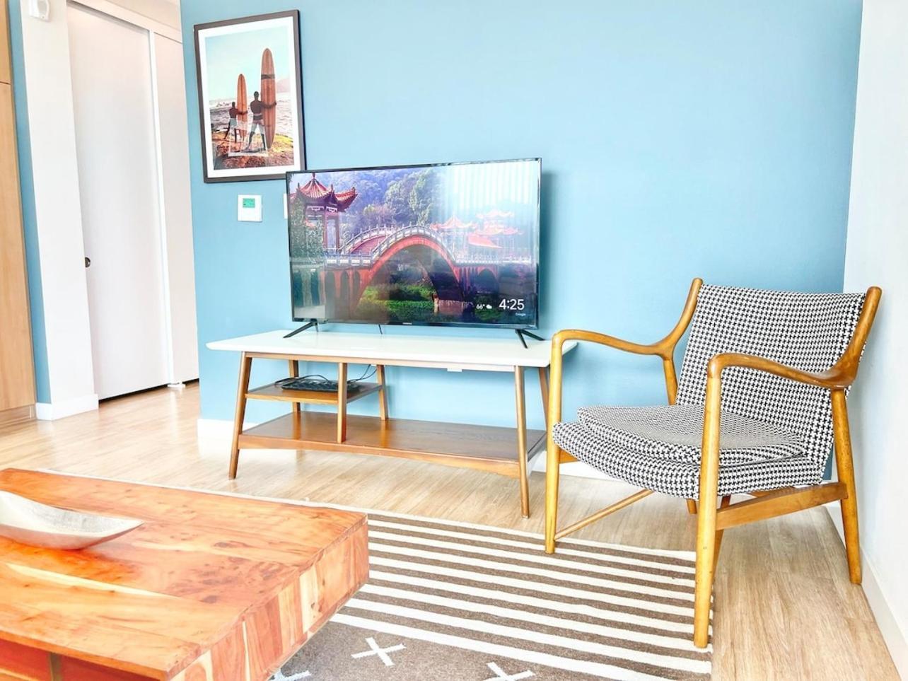 Apartment Downtown Getaway San Diego